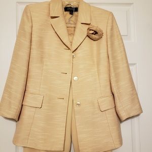 sz 8 light yellow pantsuit